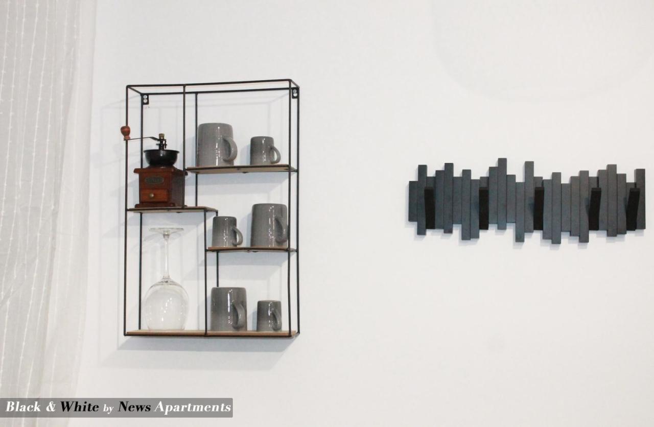 Black & White - News Apartment Bucarest Esterno foto