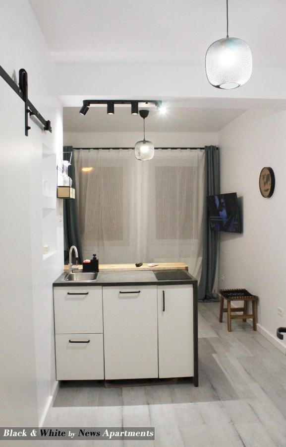 Black & White - News Apartment Bucarest Esterno foto