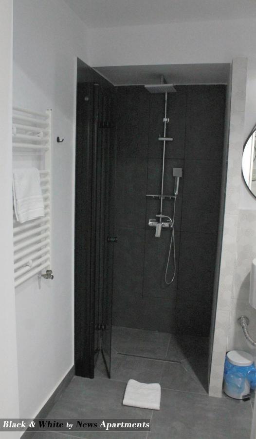 Black & White - News Apartment Bucarest Esterno foto