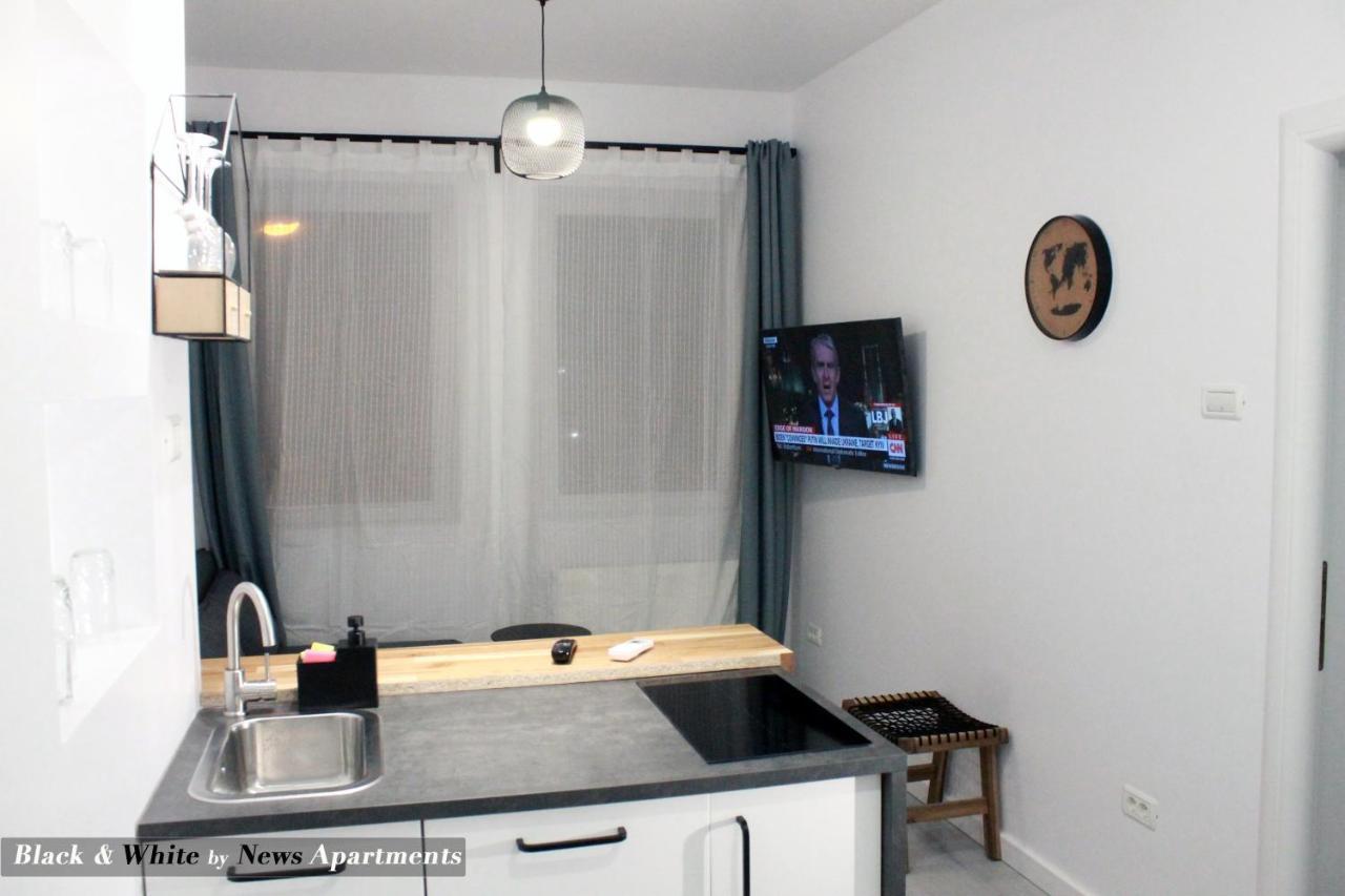 Black & White - News Apartment Bucarest Esterno foto