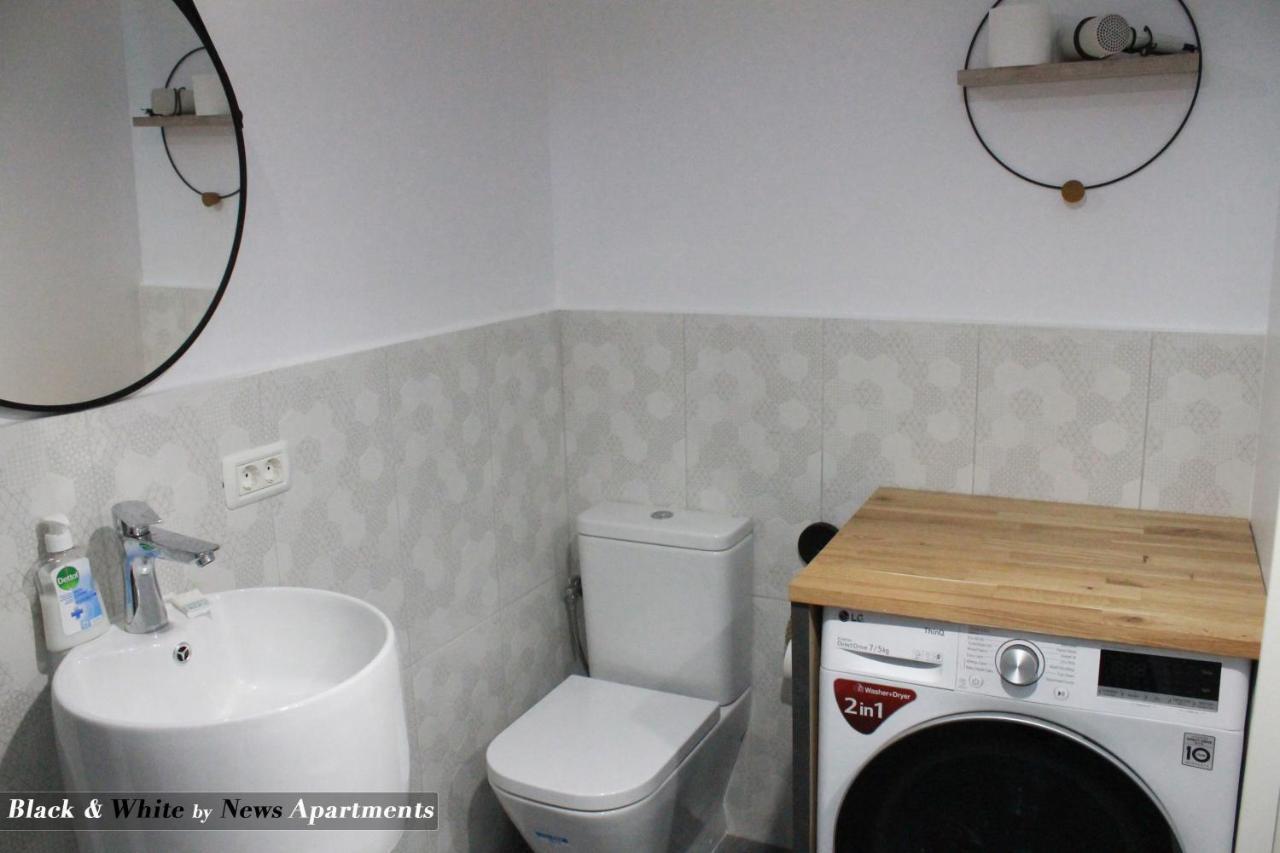 Black & White - News Apartment Bucarest Esterno foto