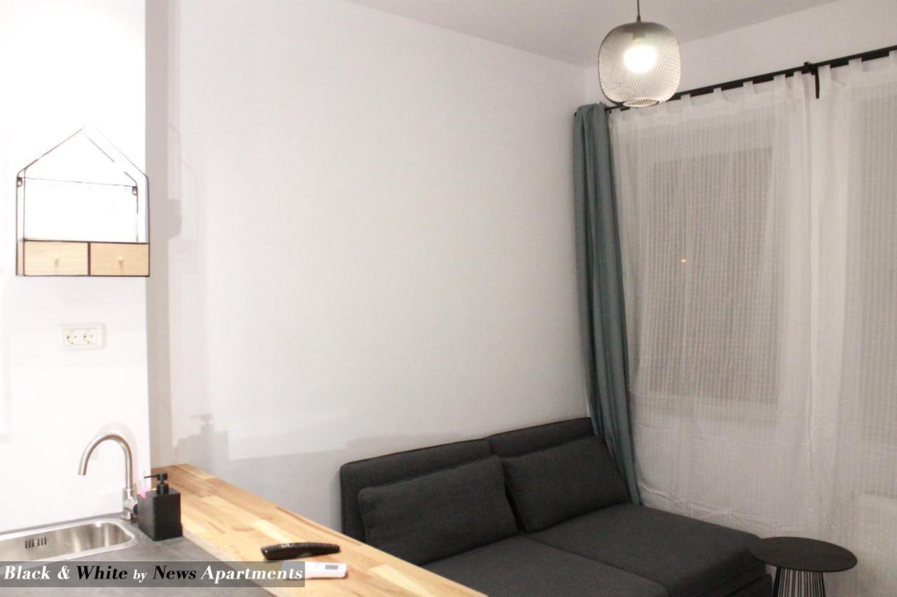 Black & White - News Apartment Bucarest Esterno foto